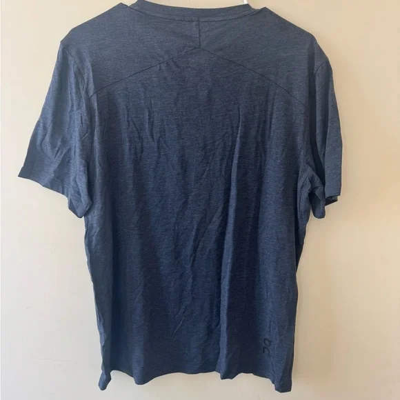 On Running Blue Short Sleeve Tee Relaxed Fit - Picture 2 of 4